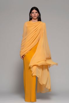 Sleeveless column dress with scarf - HerTrove Isabel Sanchis, Dress With Scarf, Dress With Cape, Mode Abaya, Column Dress, Abayas Fashion, Glam Dresses, Mode Inspiration, Modest Dresses