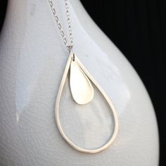 Minimalist Everyday Jewelry With Teardrop Pendant, Modern Teardrop Drop Earrings For Everyday, Minimalist Drop Necklace For Layering, Modern Long Drop Jewelry For Everyday, Modern Long Drop Everyday Jewelry, Minimalist Dangle Drop Necklace, Everyday Teardrop Pendant Jewelry, Modern Pear-shaped Everyday Jewelry, Minimalist Teardrop Pendant Necklace For Everyday