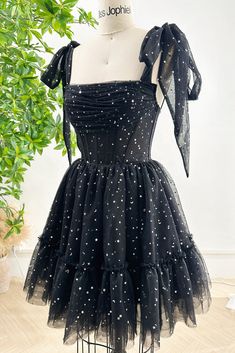 Corset Strapless Tulle Silver Star Dress with Tie Straps Black Dress Classy Short Prom, Star Tulle Dress, Twirp Dresses, Prom Corset Dress, Black Star Dress, Birthday Dress Ideas For Women, College Grad Dresses, Hoco Outfits, Winter Dance Dresses