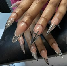 Crome Nails Stilleto, Stiletto Nails Aesthetic, Silver Stiletto Nails, Date Ideas Valentines Day, Nail Designs Dark, Cute Casual Outfits For Winter, Trolls Oc, Bedroom Ideas Simple, Simple Fulani Braids