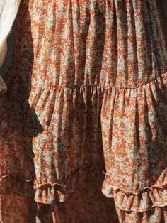 Περιγραφή

Σας παρουσιάζουμε την Pastoral Bohemian Floral Skirt μας, ένα κομμάτι που εκπέμπει boho γοητεία και αγκαλιάζει το πνεύμα της περιπλάνησης. Αυτή η φούστα έχει σχεδιαστεί για όσους αναζητούν την ομορφιά της φύσης και την ελευθερία της έκφρασης.



Η Pastoral Bohemian Floral Skirt σας προσκαλεί να εκφράσετε το εσωτερικό σας μποέμ πνεύμα και να αγκαλιάσετε έναν ανέμελο και καλλιτεχνικό τρόπο ζωής. Είτε κάνετε βόλτες στην παραλία, παρακολουθείτε ένα μουσικό φεστιβάλ ή απλά απολαμβάνετε μια ηλιόλουστη μέρα, αυτή η φούστα θα είναι ο ιδανικός σύντροφός σας.



Αφήστε το ζωντανό λουλουδάτο μοτίβο και το ελεύθερο σχέδιο αυτής της φούστας να εμπνεύσει την αίσθηση της περιπέτειας και της δημιουργικότητάς σας. Ανεβάστε την γκαρνταρόμπα σας με ένα κομμάτι που ενσαρκώνει την ουσία του boho ch Artistic Lifestyle, Drape Maxi Dress, Cocktail Attire, Styl Boho, Bohemian Floral, Rhinestone Dress, Glitter Dress, Midi Dress Casual, Maxi Knit Dress