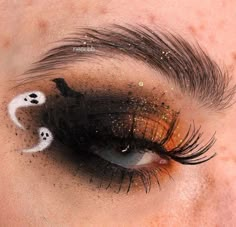 Halloween Eye Makeup Ideas, Halloween Eyeshadow, Maquillage Halloween Simple, Vampy Makeup, Vampire Bride, Cute Halloween Makeup, Witch Makeup