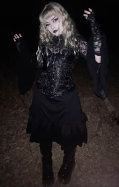 Blonde Goth Aesthetic, Trad Goth Outfits, Blonde Goth, Goth Outfit Inspo, Goth Fits, Goth Outfit Ideas, Goth Subculture, Goth Outfit, Goth Clothes