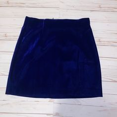 Zara Sapphire Blue Velvet Mini Skirt Back Closure Soft New W Tags / Never Worn Zara Blue Lined Mini Skirt, Zara Blue Mini Skirt, Blue Lined Skirt From Zara, Zara Blue Lined Skirt, Elegant Blue Zara Skirt, Blue Short Skirt For Night Out, Zara Blue Skirt, Blue Satin Skirt, Blue Velvet Skirt