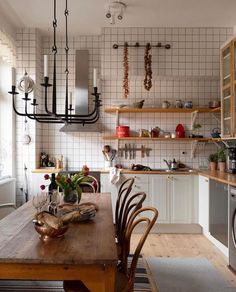 the kitchen is clean and ready to be used for dinner or other mealtimes