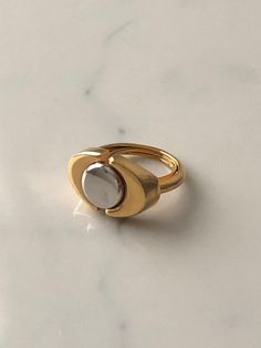 Rare vintage two tones minimalist pinky ring by Avon  Size 2 1/2" - 3"  Condition nice! Feel free to convo with any request. Happy shopping! Vintage Everyday Ring In Metal, Vintage Everyday Metal Ring, Everyday Vintage Metal Ring, Pinky Ring, Rings Statement, Favorite Jewelry, Statement Rings, Happy Shopping, Jewelry Rings