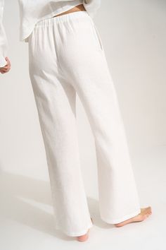 Effortless yet elevated, the 100% linen Drawstring Pant doesn't just lounge like a pro but travels like one, too. From the airplane to the pool, the hammock or the couch, these easy pull-on pants make everything a breeze. Linen Drawstring Pants, Slip Top, Hats For Sale, Sweater Sale, Drawstring Pants, Pull On Pants, Vintage Sweaters, Like A Pro, Denim Shop