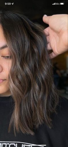 Balayage Hair With Highlights, Brunettes Babylights, Dark Brown Hair Balayage, Dark Brunette Hair, Short Dark Hair, Brown Hair Inspo, Brunette Hair With Highlights, Fall Hair Color For Brunettes, Hair Color For Brunettes