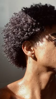 Afro Men Aesthetic, Frosted Tips Hair, Cabelo Black, Frosted Tips, Natural Hair Men, Short Afro, Pelo Afro