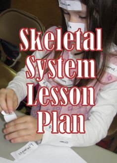 Christian lessons for elementary school-age kids: Ceate edible models of bone parts, use stickers to label the bones on your body, dissect soup bones and muscles, design workouts for individual muscle groups, and more! Skeletal System Project, Anatomy Activities, Skeletal System Activities, Human Body Systems Projects, Body Systems Project, Human Body Study, Skeletal And Muscular System, Human Skeleton Model, Bone Model