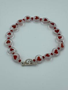 A small but cute heart bracelet. Perfect for Valentines Day! Beaded Heart Bracelet, Beaded Heart, Cute Heart, Heart Bracelet, Glass Beads, Accessory Gift, Jewelry Bracelets, Valentines Day, Beaded Bracelets