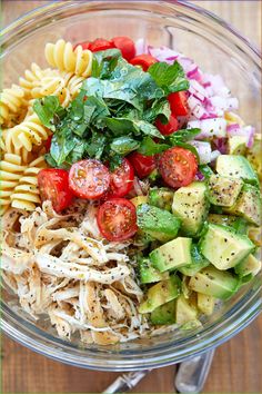 Healthy Chicken Pasta Salad - #chicken #salad #eatwell101 #recipe - Packed with flavor, protein and veggies! This healthy chicken pasta salad is loaded with tomatoes, avocado, and fresh basil. - #recipe by #eatwell101®