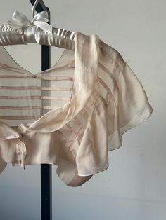 alberta ferretti pale pink silk chiffon crop top pintucks that open up to flutter sleeves lightweight and ethereal snap button closures condition: excellent  size: tag us 2 (not pinned) waist: 34" length: around 11.5" *items may come with minor flaws due to pre-loved wear Chiffon Crop Top, White Tunic, Alberta Ferretti, Style Expert, Pink Silk, Flutter Sleeves, Silk Chiffon, Open Up, Flutter Sleeve