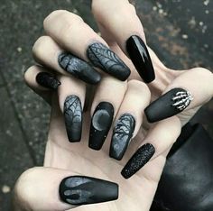 Striped Nail Art, Emo Nails, Bat Nails, Halloween Nails Diy, Black Halloween Nails, 30 Nails, Shoe Art Drawing, Holloween Nails, Halloween Nail Ideas