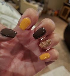 Mustard Nails Design Color Combos, Between Summer And Fall Nails, Fall Nails Mustard Yellow, Fall Mustard Nails, Yellow Fall Nail Ideas, Fall Yellow Nails Acrylic, Burnt Yellow Nails, Fall Teacher Nails, Mustard Yellow Fall Nails