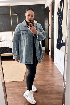 Blue Jean Shacket Outfit, Oversized Denim Shacket Outfit, Oversize Jeans Jacket Outfit, Denim Jacket Plus Size Outfits, Denim Shacket Outfit Women, Jean Shacket Outfit, Black Shacket Outfit, Leather Shacket Outfit, Fall Outfits Women Plus Size