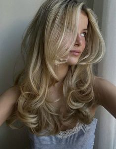 #hairstyles #blondehaircolor #hair #inspiration #lookbook #hairgoals #haircut #haircare #faceframe #layers #blowoutstyles #blowout #90shairstyles #90sblowout Blonde Thick Hair Cuts, Curly Blowout, 2024 Haircut, Grad Hair, Haircut Idea, Haircut Inspo, Blonde Hair Inspiration