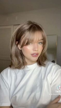 New Haircut For Short Hair 2023, Short Hairstyle Women Pictures, Hair Cut 2024 Girl Short, Haircuts For Girls With Round Faces, Korean Midlength Hairstyle Women, Medium Layered Haircuts Brunette, Short Layered Haircuts Brunette, 90s Shoulder Length Hair With Bangs, Cool Toned Caramel Hair