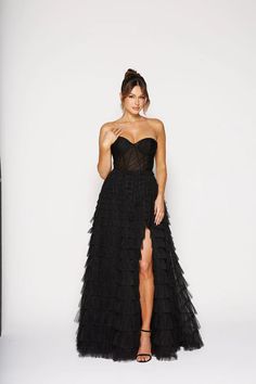 Prom Dresses Pictures, Dresses Pictures, Prom Dress Pictures, Dress With Tulle, Strapless Prom Dresses, Leg Split, Dress Flats, Strapless Corset, Black Prom Dress