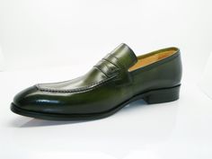 Style: 478-503-Olive Stylish Hand Burnished Calfskin slip-on Penny Loafer from the Carrucci collection features soft Calfskin linings and a clean welt Cordovan Shoes, Shoe Horn, Shoe Tree, Penny Loafer, Horse Hair, Penny Loafers, Suede Shoes, Shoe Box, New Shoes