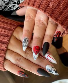 Pennywise Nail Art, Pennywise Nails, Spooky Nails, Pennywise The Dancing Clown, Makeup Nails Art, Autumn Halloween, Beauty Ideas, Nail Salon, Nails Art