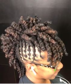 HAIRSTYLE 💕💕💕💕💕 Crown Dreadlock Styles, Loc Bun Mohawk, Locs In A Mohawk Style, Mohawk Locs, Microloc Hairstyles, Loc Mohawk, Microloc Styles, Dread Journey, Locks Styles