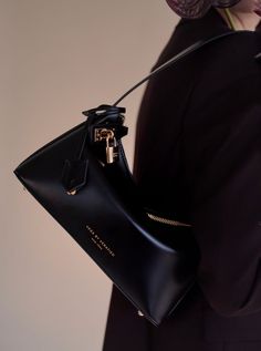 Gold Black Hobo Bag - Verafied New York Best Celine Bags, Black Bag Aesthetic, Purses Aesthetic, Minimalist Dresser, Black Hobo Bag, Classy Purses, Timeless Bags, Bags 2024, Luxury Bags Collection