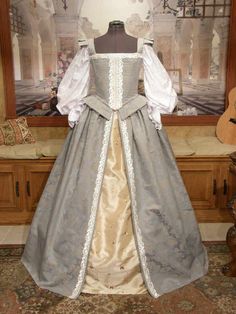 Elizabethan Court Gown Elizabethan Gown, Elizabethan Dress, Happy Skull, Venetian Costume, Masquerade Halloween, Medieval Gown