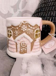 christmas winter hiver aesthetic snow christmas tree cute moodboard snowflakes presents wishlist pink Christmas Mug Aesthetic, Pink Christmas Mug, Tjmaxx Aesthetic, Christmas Aesthetic Pink, Aesthetic Pink Christmas, Cute Mugs Aesthetic, Pink Christmas Gingerbread, Pink Christmas Bedroom, Pink Christmas Aesthetic