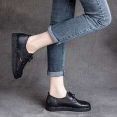 Gender: Women Type: Casual Shoes Main Materials: Cowhide Insole: Pigskin Sole: Rubber Type of Closure: Lace-up Style: Daily, Casual, Retro Season: Spring, Autumn Heel Height: Low (1-3 cm) Leather Lace Up Shoes, Crop Top With Jeans, Keep Walking, Handmade Leather Shoes, Shoe Sole, Flat Shoe, Be Fit, Dress Handmade, Comfortable Style