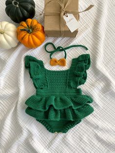 0-3 M READY TO SHIP✈️ Fall Baby Girl romper with frills is the best baby outfit for any holiday and weekdays. It is beautiful and elegant. If you are looking for a different and stylish Halloween costume or baby Christmas outfit for your baby this romper is for you🎀 It looks so cute on your baby girl. And also, it would be a nice gift idea for fall pumpkin baby shower party and 1st birthday party. -It is perfect for hot summer days and also perfect piece for the fall-winter seasons 🎀 (It can b Baby Romper Pattern, Girls Halloween Outfits, Crochet Romper