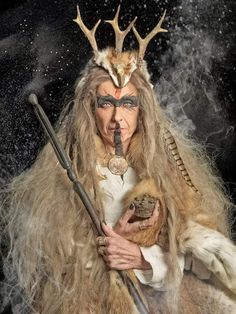 Nordic Shaman Woman, Viking Shaman Woman, Nordic Shaman, Viking Shaman, Witches Aesthetic, History Dress, January Mood, Shaman Woman, Jim Martin