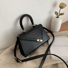 Brand Name: MR.YLLSShape: FLAPHandbags Type: Shoulder BagsTypes of bags: Shoulder Crossbody BagsMain Material: PUClosure Type: HaspHardness: SOFTStyle: FashionModel Number: 1912A624Lining Material: Synthetic LeatherOccasion: VersatileGender: WOMENPattern Type: AlligatorNumber of Handles/Straps: SingleInterior: Interior Slot PocketItem Type: HandbagsStyle: casual,classic,cute,kawaii,harajuku,lovely,personality,fun,lady,kawaiiGender: females,feminine,woman,women,girls,lady,ladiesOccasion: Daily, w Crocodile Handbags, Basket Vintage, Kawaii Harajuku, Feminine Women, Fashion Must Haves, Handbags Luxury, Rfid Wallet, Pretty Bags, Fashion Sandals