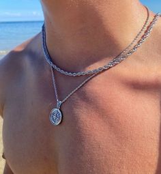 Necklace Outfit Ideas, Money Necklace, Masculine Jewelry, Cool Rings For Men, Streetwear Jewelry, Look Festival, Necklace Outfit