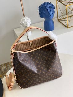 ??? SIZE: 42.0×33.0×15.0cm Louis Vuttion, Louis Vuitton Pattern, Popular Handbags, Stylish Handbags, Fancy Bags, Designer Handbag, Wardrobe Ideas, Vuitton Bag, Branded Handbags