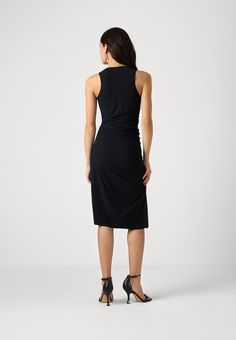 This jersey dress characterized by essential lines features a distinctive asymmetrical neckline that gives the garment a modern and seductive allure. Close-fitting with split opening and length at the knee. Technical stretch jersey Close-fitting Length below the knee The model is 1.76 m tall and wearing a size 40/XS/0 (IT) 2A2788-JZ26 V-neck Elastane Bodycon Dress, V-neck Elastane Bodycon Dress With Flattering Silhouette, Chic Sleeveless Midi Dress In Elastane, Chic Midi-length Sleeveless Elastane Dress, Ruched Midi Dress For Date Night, Flattering Elastane Midi Dress For Night Out, Fitted Sleeveless Dress With Side Slits For Night Out, Flattering Midi Length Elastane Dress, Bodycon Sleeveless Midi Dress In Elastane