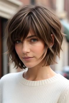 Matilda Hair, Bob Haircut Back, Haircut Back, Textured Bobs, Choppy Bob Hairstyles, Chin Length Hair, Hair Flow, Penteado Cabelo Curto, Short Hair Haircuts