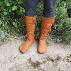 Here is the right place if you would like me to make boots for you instead of learning how to make them. I offer to make custom-made boots directly from an outline and measurements of your feet. Weird feet, bunion feet, thin feet, extra-large feet... you are all welcome as you are! I will make a unique pattern for you, Making Moccasins, Make Your Own Patterns, Barefoot Boots, Shoe Making, Leather Moccasins, Low Boots, Barefoot Shoes, How To Make Shoes, Leather Conditioner