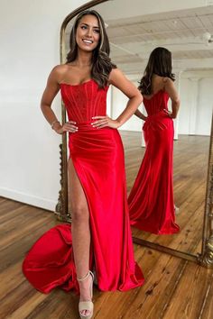 Ballkleid Etuikleid trägerlos Korsett Satin mit Schlitz Corset Top Prom Dress Red, Sherri Hill Red Prom Dress, Red Sherri Hill Dress, Red Prom Dress Corset Top, Red Corset Top Prom Dress, Red Fitted Prom Dress, Corset Top Prom Dress, Dress Pose, Homecoming Court