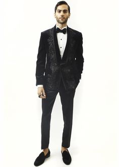 Astrum handcrafted tuxedo is highlighted with metallic threads. Single-buttoned satin detail shawl collar. This creation in velvet can be tempered with flat-front trousers for a reception look. Elegant Festive Suits For Gala, Elegant Gala Suits For Festive Season, Elegant Gala Suits For Festive Occasions, Elegant Festive Gala Suits, Luxury Velvet Blazer, Elegant Tuxedo For Gala And Festive Occasions, Tailored Tuxedo For Gala Festivities, Tailored Tuxedo For Gala And Festive Occasions, Tailored Festive Tuxedo For Gala