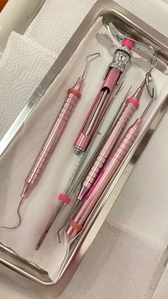 #odonto #odontologia #barbie #rosa #skin #dentista #saude #cirurgia #clinica #faculdade Dentist Notes Aesthetic, Dentistry School Aesthetic, Dentist Hygienist Aesthetic, Vision Board Dental Hygiene, Dental Therapist Aesthetic