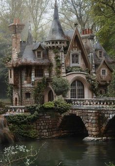 Castle Inspired Homes, Castle Style Homes, Cottage Castle, Fairytale Architecture, Tiny Glade, Mini Castle, Tiny Castle, Sky Window