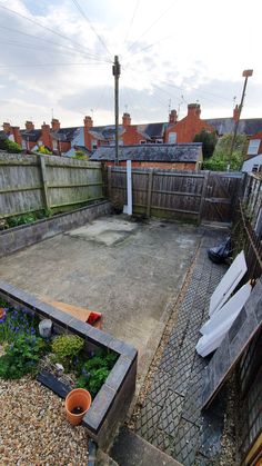 an empty backyard with lots of plants in it