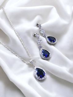 Royal Blue Dress Jewelry Ideas, Sapphire Accessories, Blue Stone Jewellery, Jewellery Design Gold, Wedding Jewelry Blue, Dark Blue Jewelry, Necklace And Earring Sets, Sapphire Jewelry Set