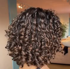 Curly Balayage Hair, Curly Highlights, Curly Bobs, Light Curls, Highlights Curly, Highlights Curly Hair