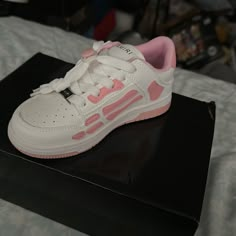 My Baby Can’t Fit Pink Amiri Shoes, Amiri Shoes Outfit Black Women, Bday Shoes, Desinger Shoes, Pink And White Shoes, Shoes For Back To School, Rod Wave Concert, Crocs Sneakers, Amiri Shoes