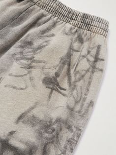 The nonchalant dress codes of artistic graffers and street skaters serve as inspiration for Balenciaga's sweatpants. They're cut for a wide-leg fit from soft fleece-back cotton-jersey that's gently distressed and printed with graffiti-inspired artwork. Style yours with the matching hoodie and the house's footwear. Street Skater, Balenciaga Clothing, Sweatpants For Men, Clothing Board, Flare Pant, Sweat Pants, Mr Porter, Mens Sweatpants, Dress Codes