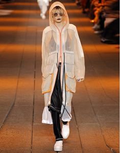 Parka, pattern №430 Dkny Runway, Runway 2017, Raincoats For Women, Spring Summer 2017, Donna Karan, Rain Wear, Mode Inspiration, Fashion 2017, Spring 2017