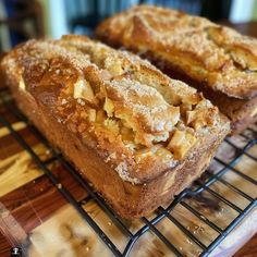 This Apple Pie Bread is perfect for anyone who Apple Pie Bread Recipe, Bread Types, Best Biscuit Recipe, Chocolate Avocado Smoothie, Easy Recipes For Family, Apple Pie Bread, Quick Bread Recipes Easy, Breakfast Sweets, Apple Bread