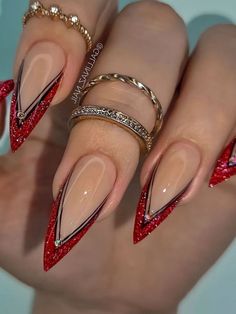 Welcome to the vibrant world of nail art, where creativity meets chic and every fingertip is a canvas for self-expression! If you're scrolling through Pinterest in search of the perfect nail design to... Burlesque Nails, French Tip Nail Art, Nail Art Glitter, Dots Nails, Her Nails, Form Design, Luxury Nails, Fancy Nails